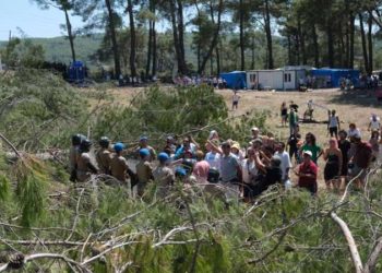 Akbelen’de ağaç katliamına karşı direnen çevreciler üzgün: Taziye çadırı üzere