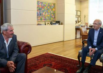 Kılıçdaroğlu, 2016’da IŞİD’in şehit ettiği er Fethi Şahin’in ailesiyle bir ortaya geldi