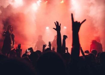 Z jenerasyonu hastalık müsaadesi alıp konsere gitmeye daha yatkın